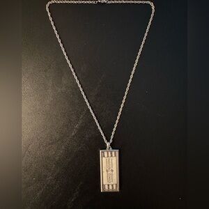 Short chain necklace